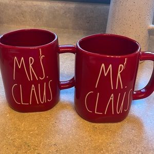 Set Rae Dunn Christmas Mugs